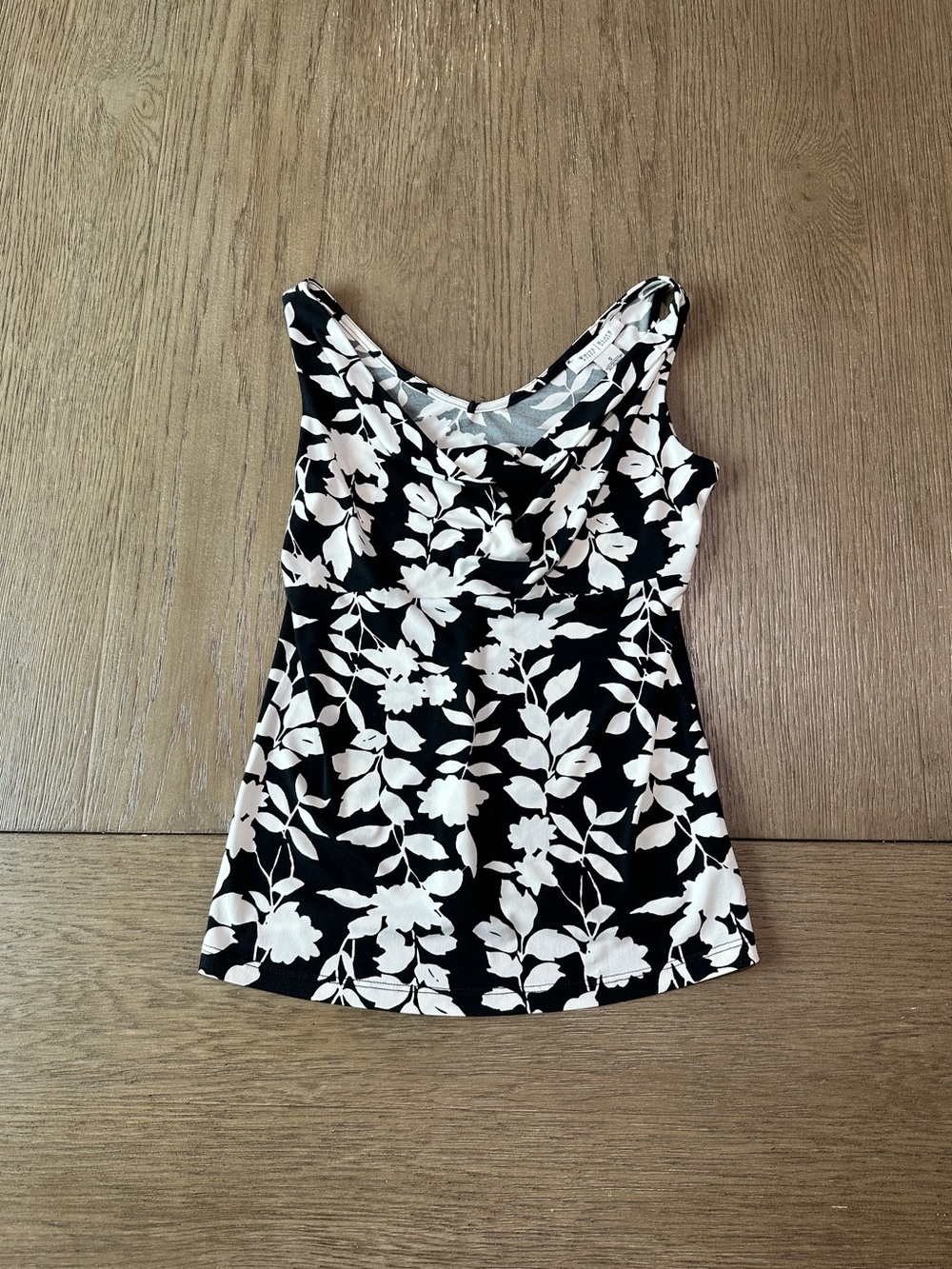 White House Black Market Black White Floral Drapey Neck Sleeveless Tank Top S
